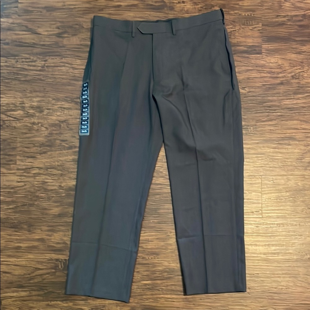 Haggar Men’s Dress Pants, Size 38W x 29L. Classic Fit, Color Grey. Cost $70 NWT.